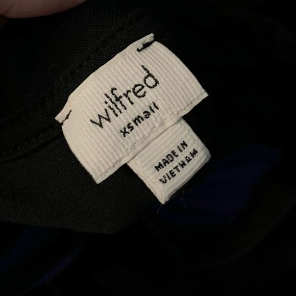 Aritzia Wilfred Capucine T-shirt Top Split Side Short Sleeve  Black Blue Size XS - Picture 7 of 8